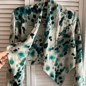 Drape front blazer with slightly padded shoulders.